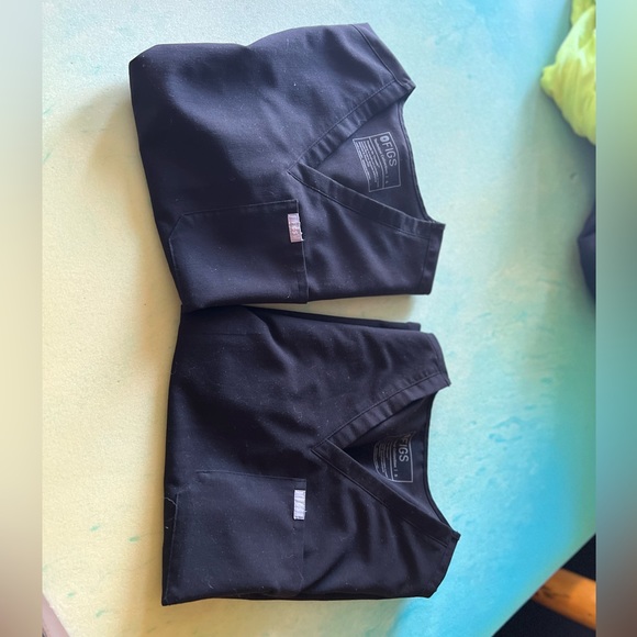 2 Figs Catarina Scrub Tops - Picture 3 of 7